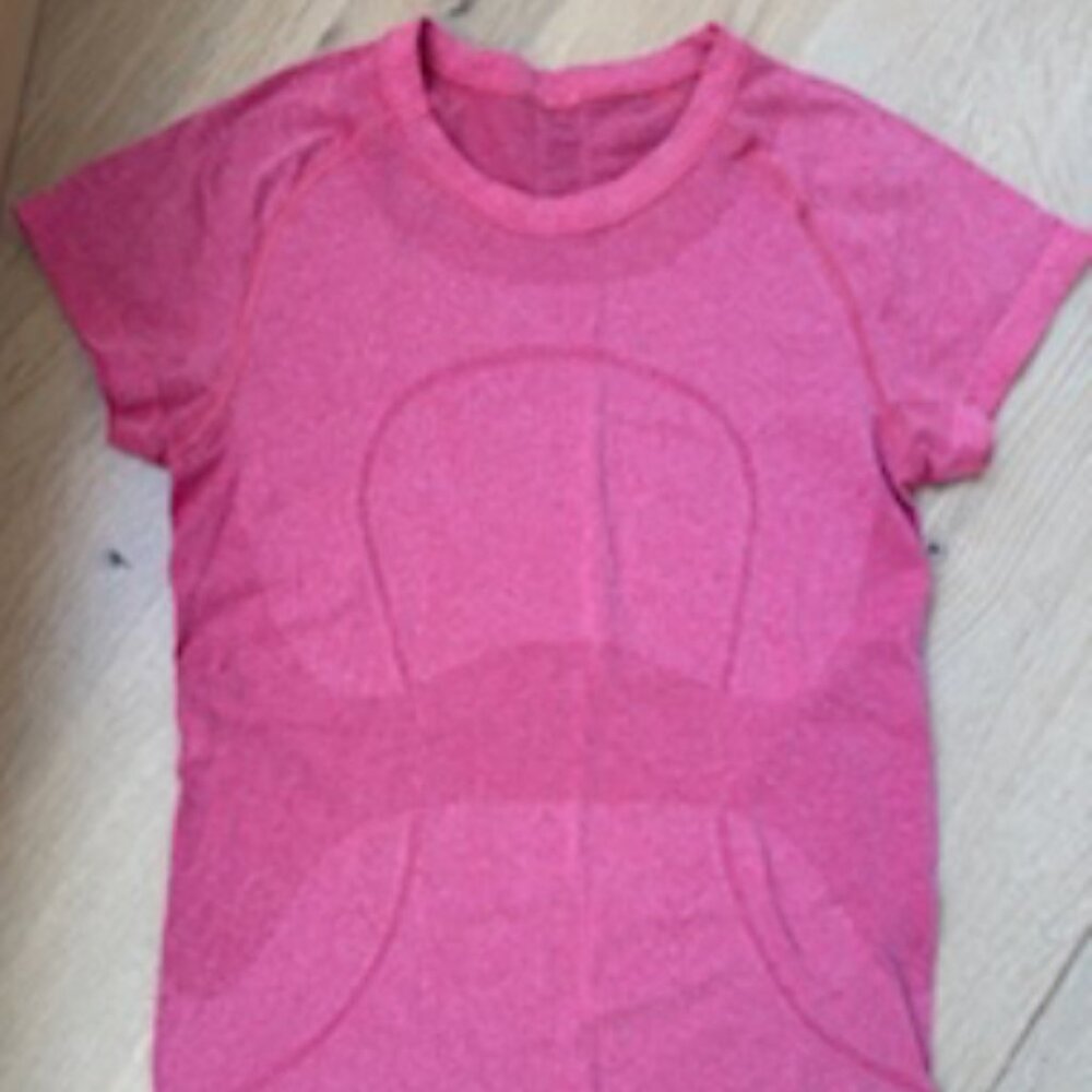 LULULEMON SWIFTLY TECH SHORT SLEEVE 2.0 SIZE 6 IN HOT PINK HIP LENGHT